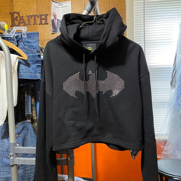 🆕Athletic Pullover - Picture 1 of 6